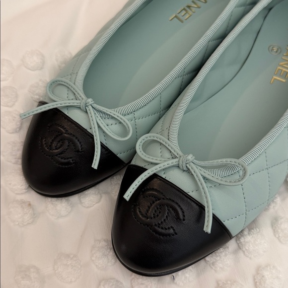 CHANEL Light Blue Black Toe Ballerina Flats Lambskin 38 Brand New in Box - Picture 10 of 14